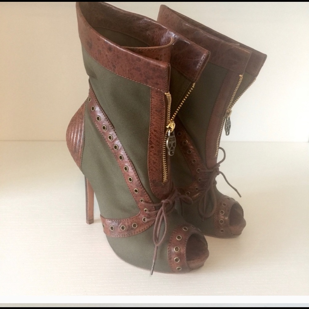 Alexander McQueen bootie size 6
